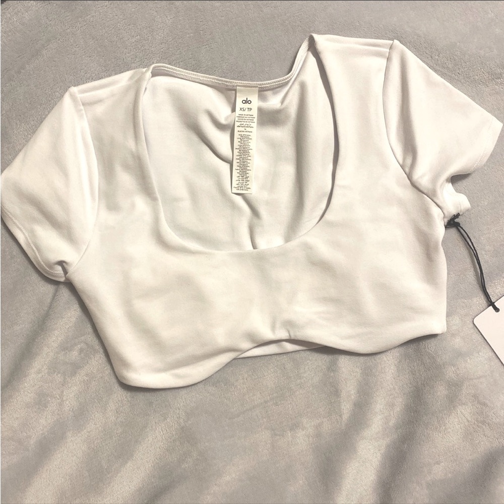 NWT Alo Yoga Airbrush Figure Short Sleeve Bra Top White SZ XS